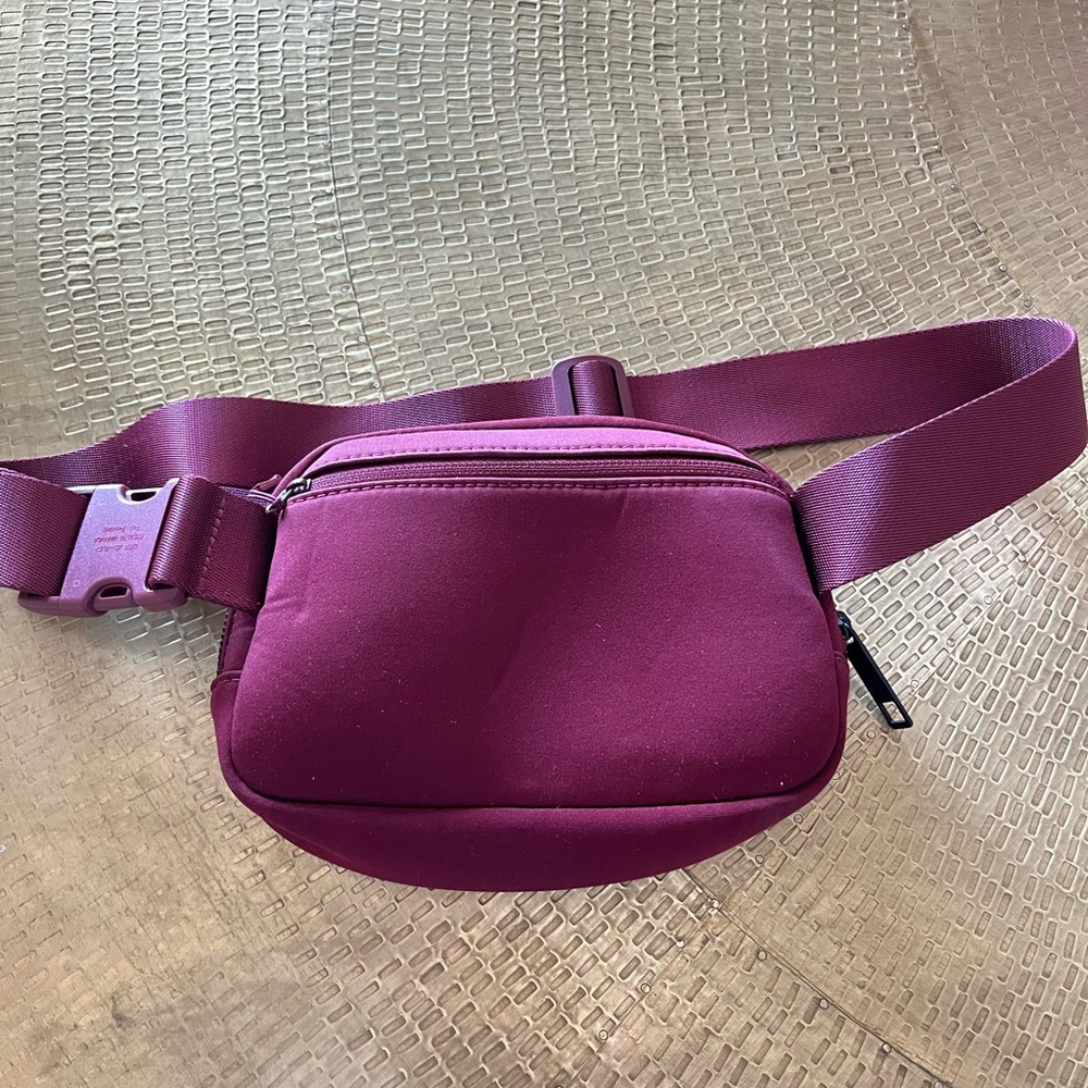 Lululemon Everywhere Belt Bag 1L